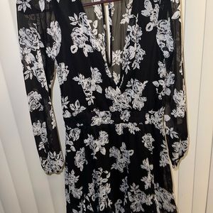 Floral Dress, Deep V neck, cute back cutout (Size S)